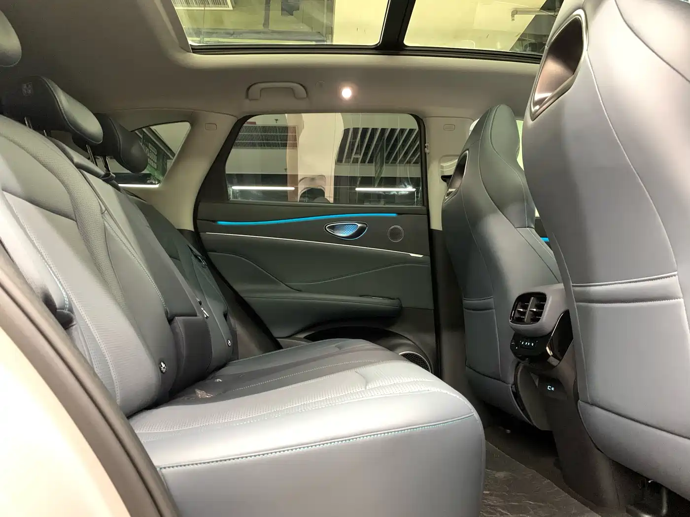BYD Hai Shi 07 DM-i 2025 150 Pilot+ Edition фото 12