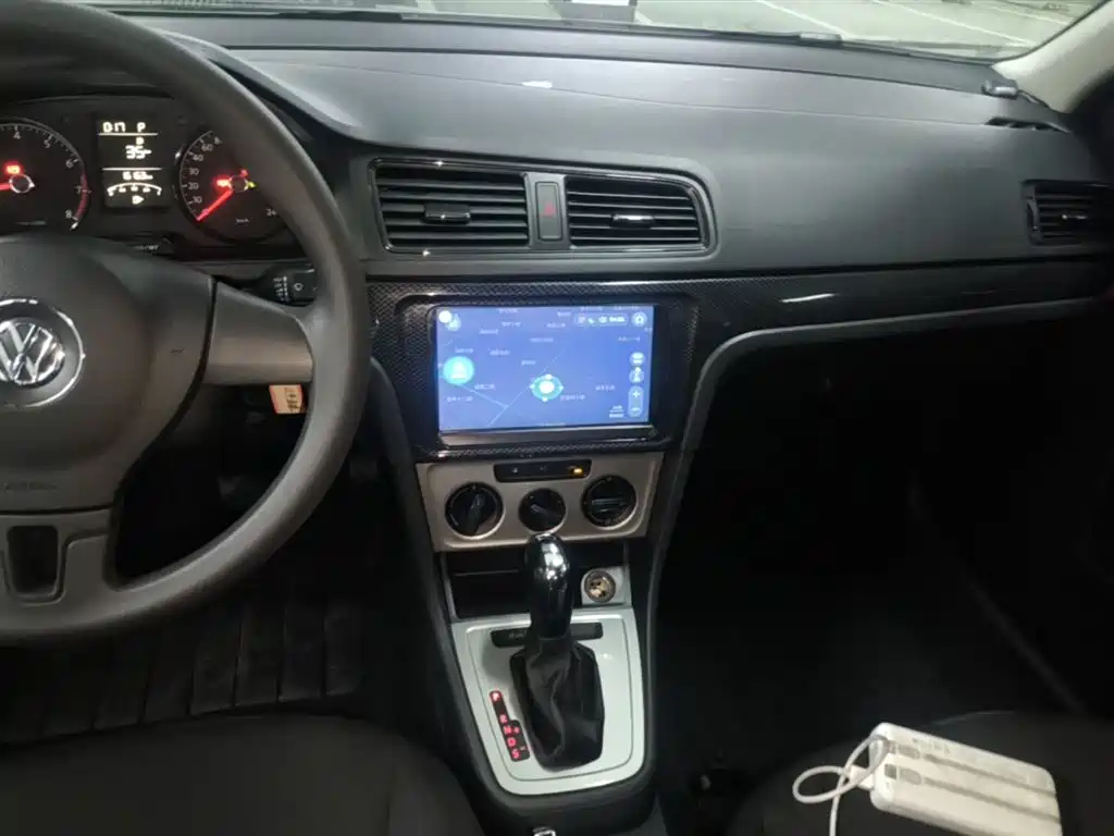 Volkswagen Lavida 2017 1.6L Automatic Comfort Edition фото 13