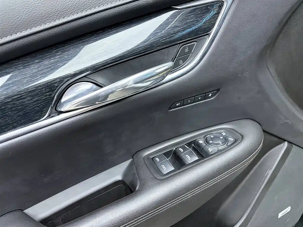 CADILLAC XT5