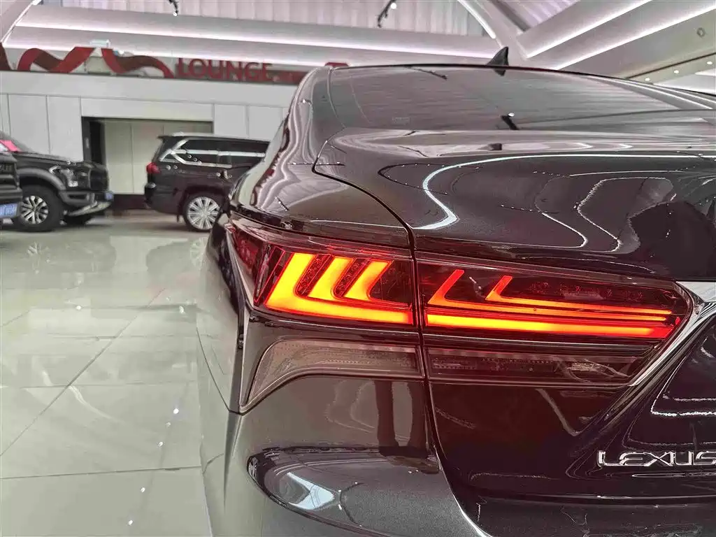 Lexus LS 2022 2021 500h Excellence Edition