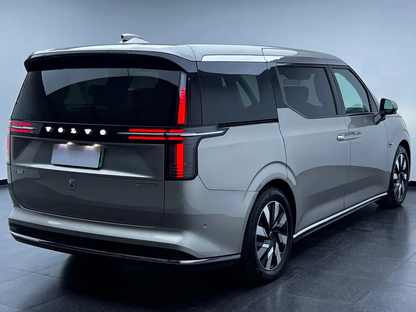 Volvo EM90 2024 2025 Ultra Six-Seater