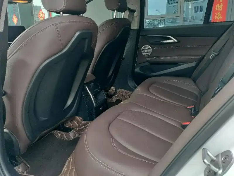 BMW 1 Series 2022 120i M Sport Shadow Edition фото 5