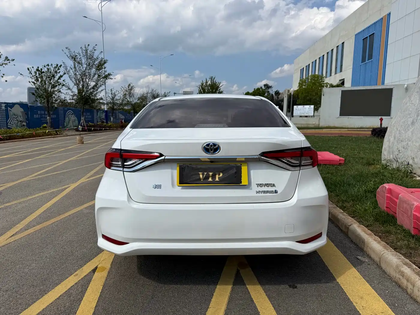 Toyota Corolla 2019 Hybrid 1.8L E-CVT GL-i Elite Edition фото 11