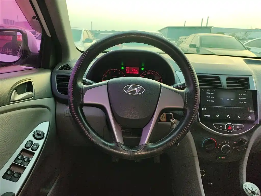 Hyundai Verna 2014 1.4L Manual Smart GLS фото 7