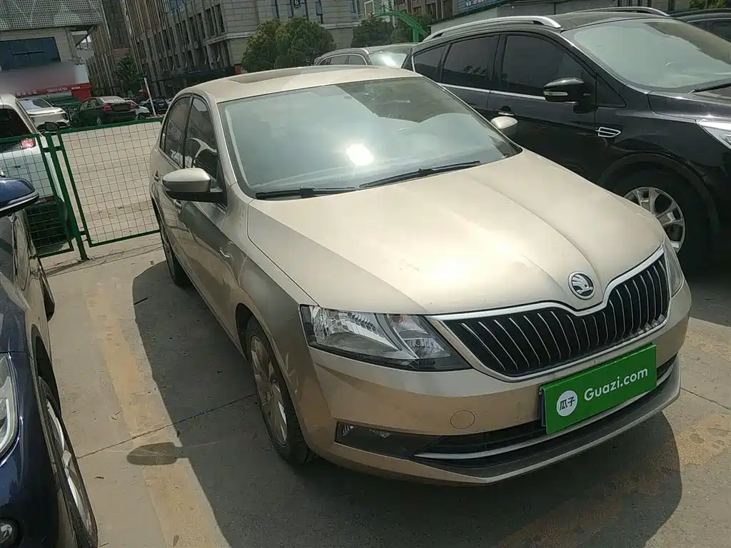 Škoda Rapid 2018 1.6L Automatic Comfort Edition фото 22