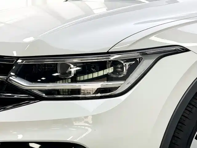 Volkswagen Tiguan L 2022 330TSI Auto 2WD R-Line Premium Edition фото 12