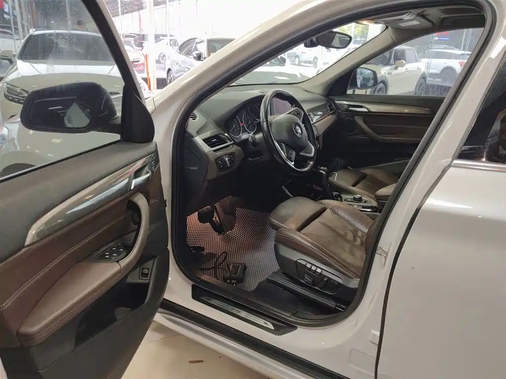 BMW X1 2018 sDrive18Li Premium Model фото 12