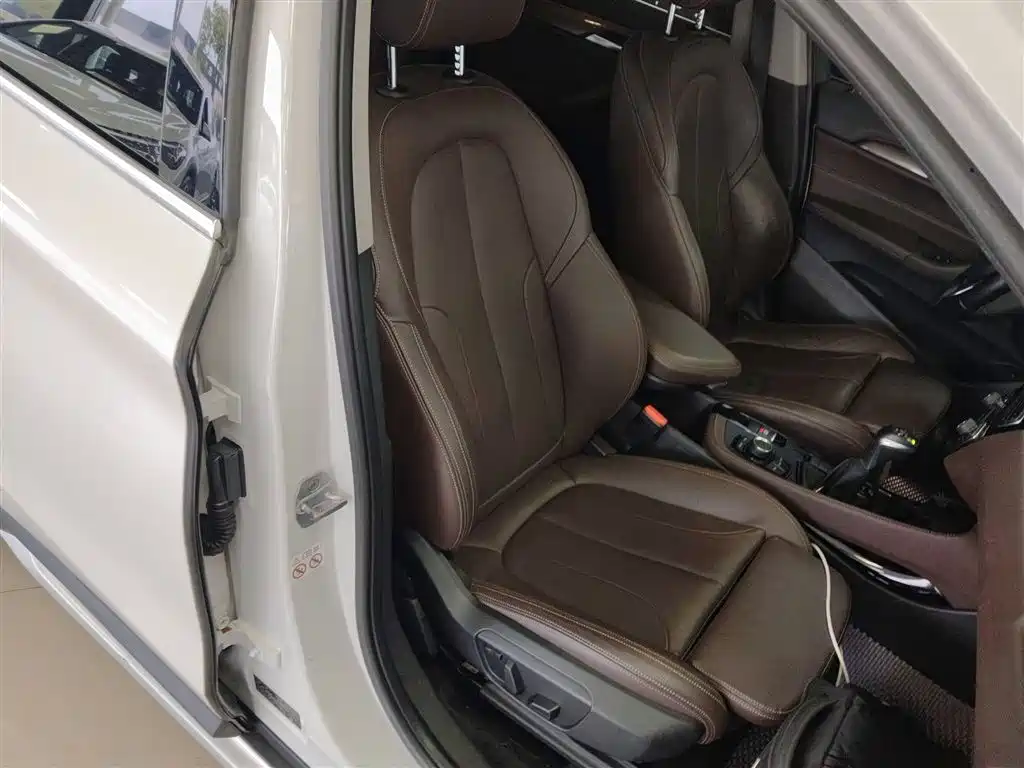 BMW X1 2018 sDrive18Li Premium Model фото 20