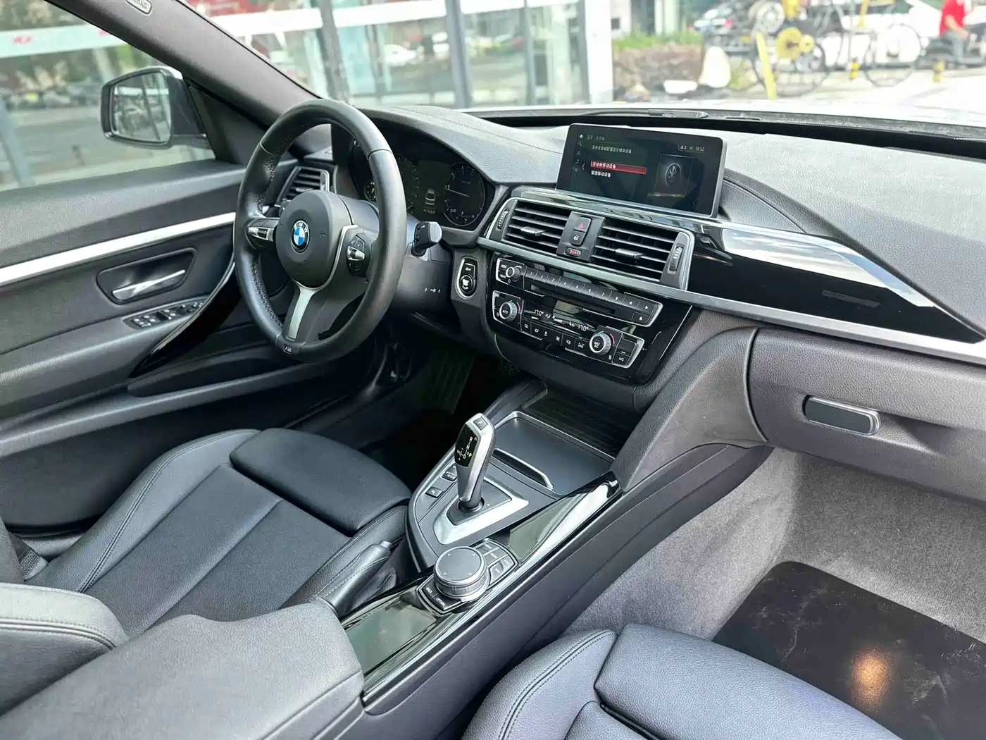 BMW 3 Series GT 2019 320i M Sport Package фото 25