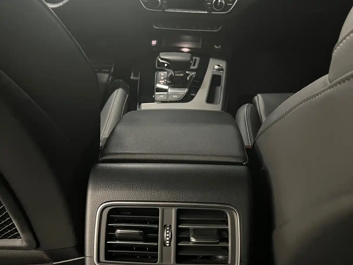 Audi Q5L 2024 Model 40 TFSI Luxury Dynamic фото 9