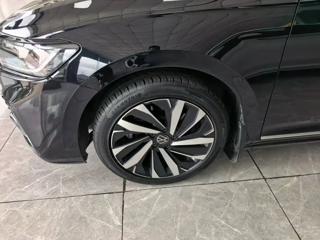 Фото 23 - Volkswagen Passat