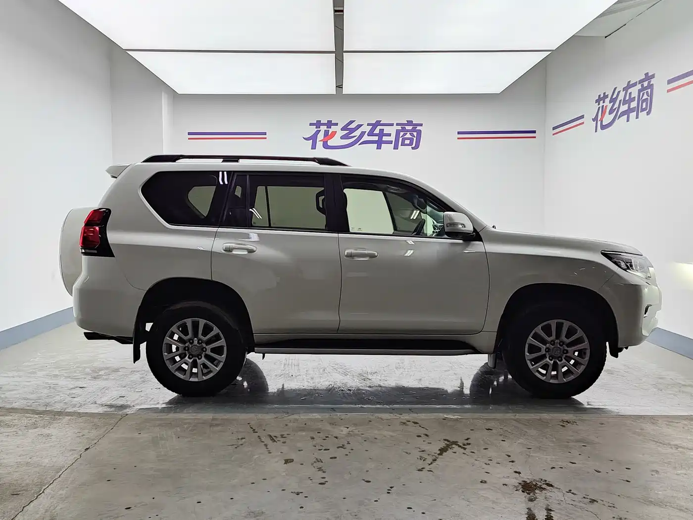 Toyota Prado 2019 2018 3.5L Automatic TX-L Rear-mounted Spare Tire