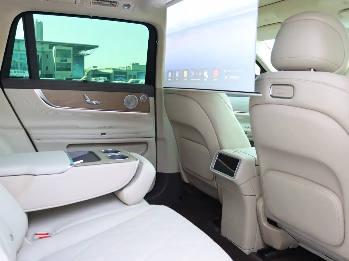 AITO Wenjie AITO M9 2025 Extended Range Ultra 52kWh 4-Seater фото 25