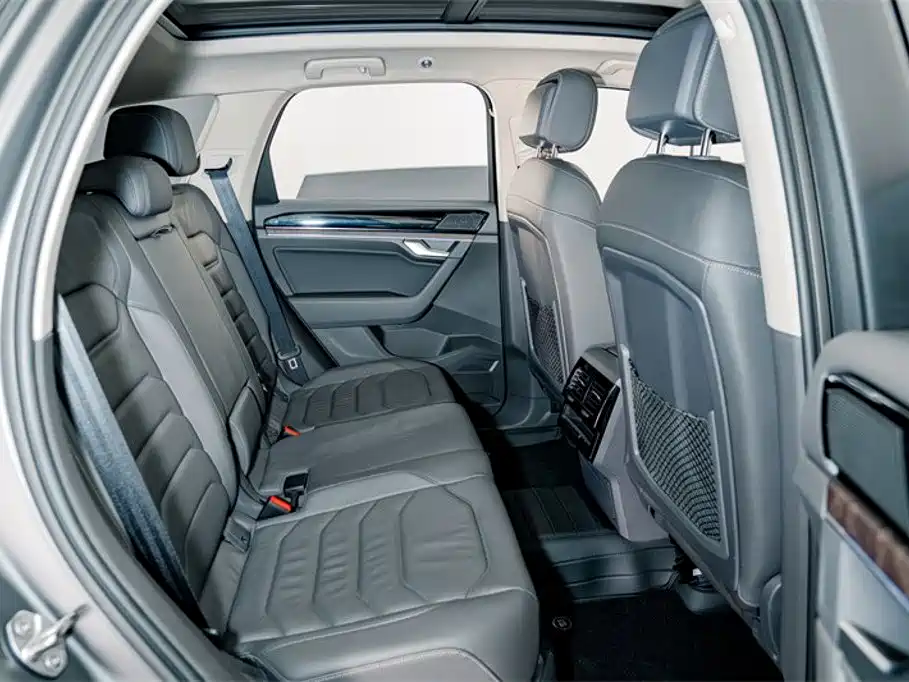 Volkswagen Touareg 2024 2023 3.0TSI R-Line Volcano Rock Paint Sport