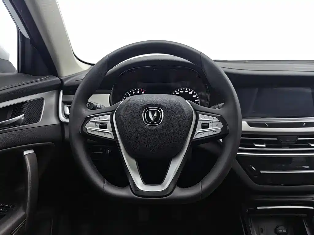 Фото 11 - Changan CS35 PLUS