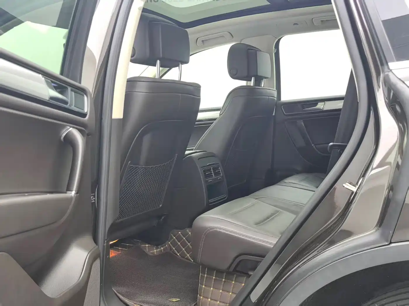 Volkswagen Touareg 2018 2017 3.0TSI Explorer Edition