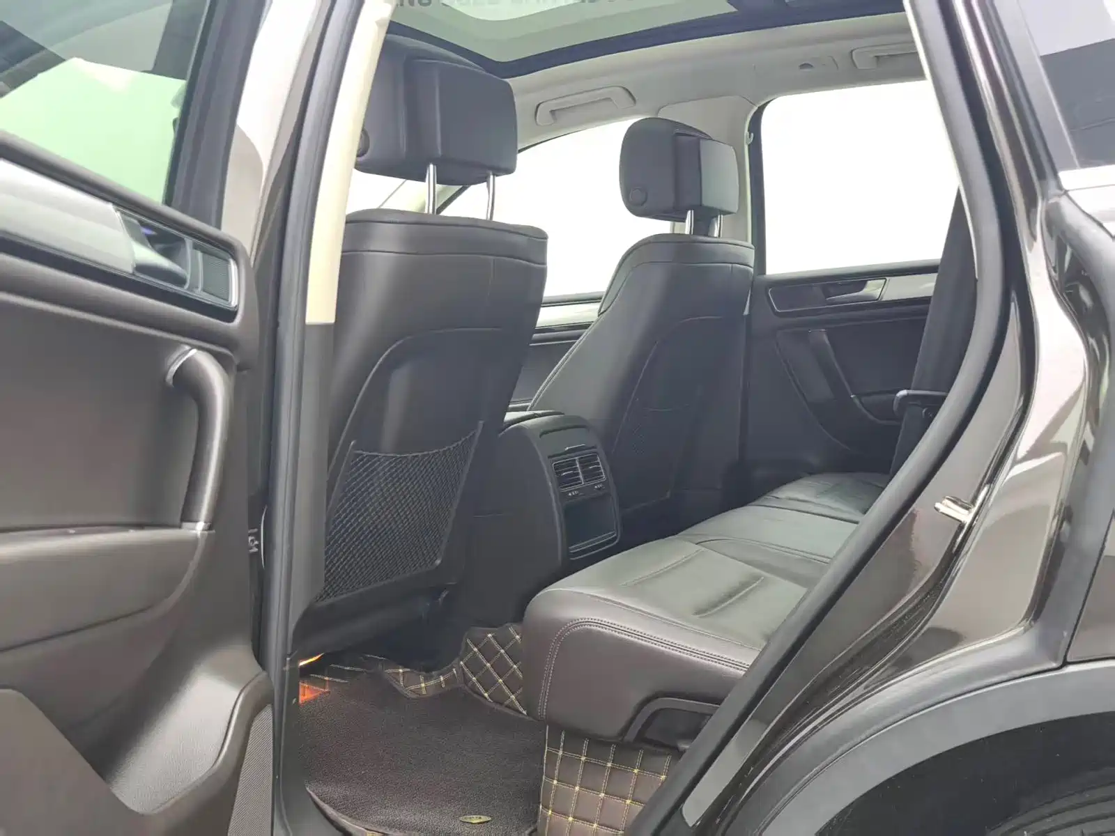 Фото 9 - Volkswagen Touareg