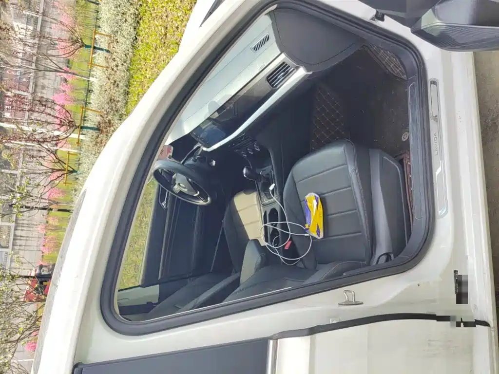 Volkswagen Lavida 2022 1.5L Auto Comfort Edition фото 20