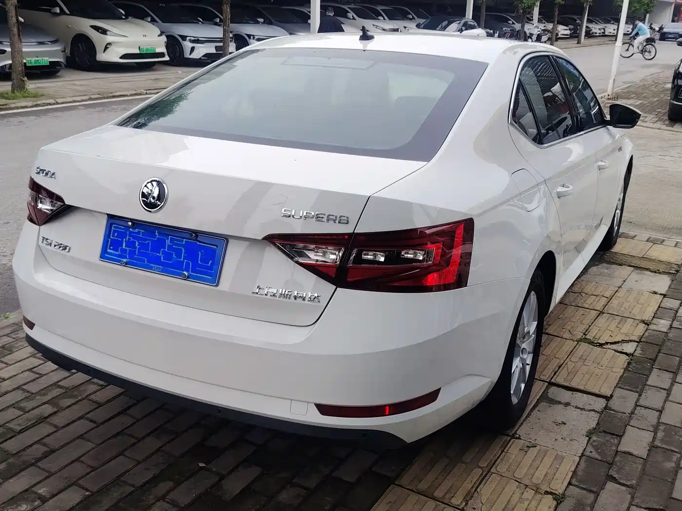 Škoda Superb 2016 TSI280 DSG Advance Edition фото 16