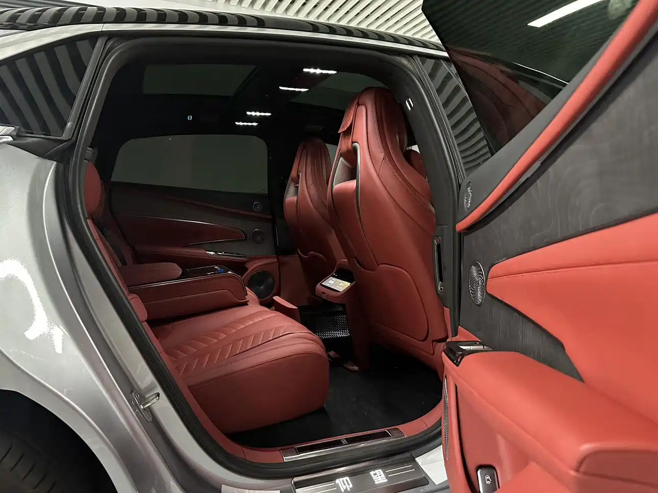 Yangwang U7 2025 EV 5-Seater Luxury фото 19