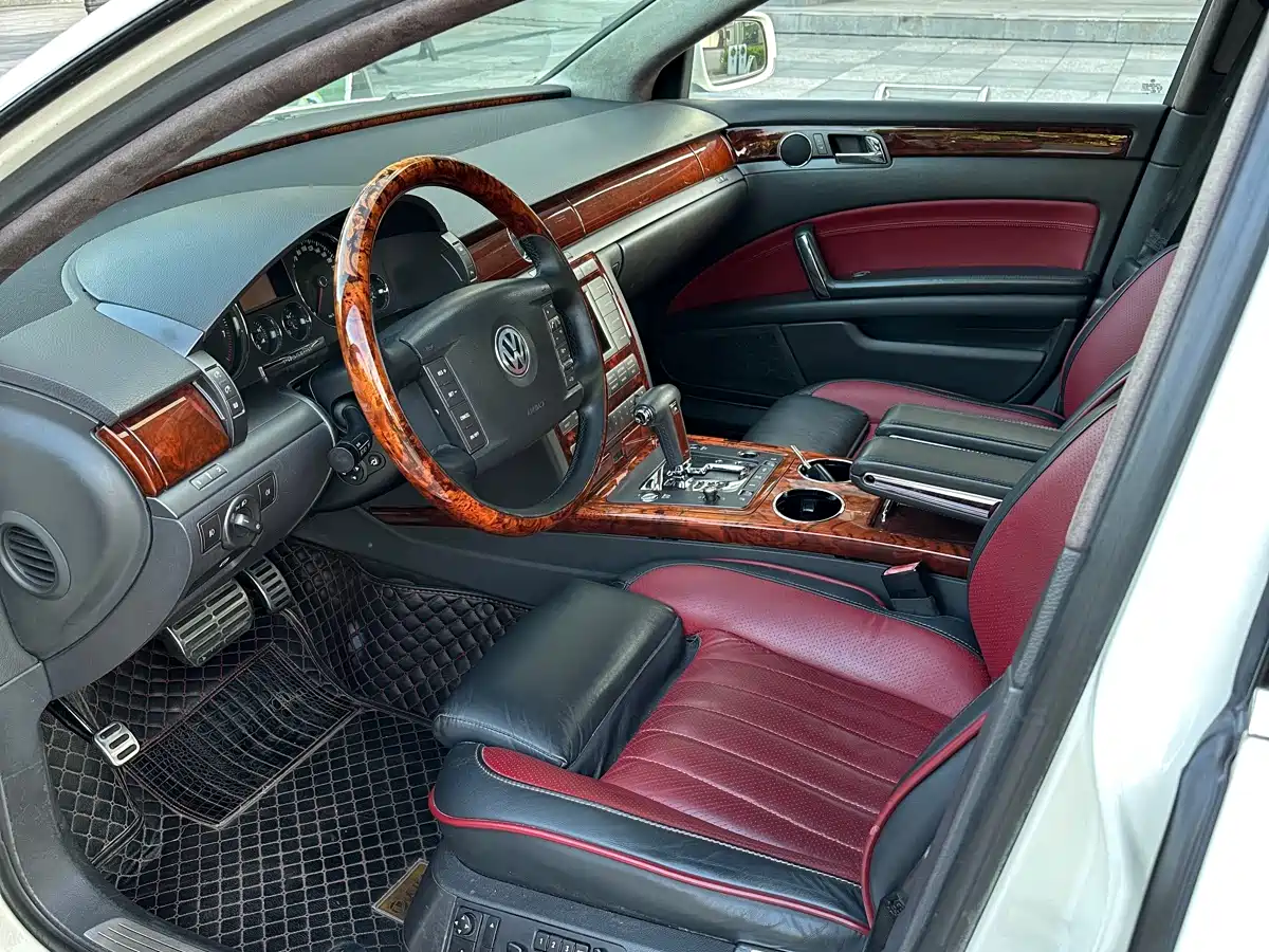 Volkswagen Phaeton 2008 2006 4.2L V8 4-seater Luxury