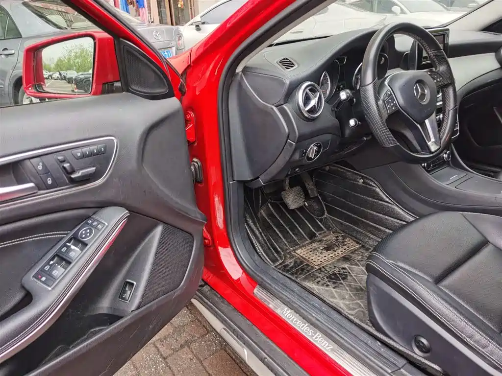 Mercedes-Benz GLA 2015 GLA 220 4MATIC Luxury фото 24