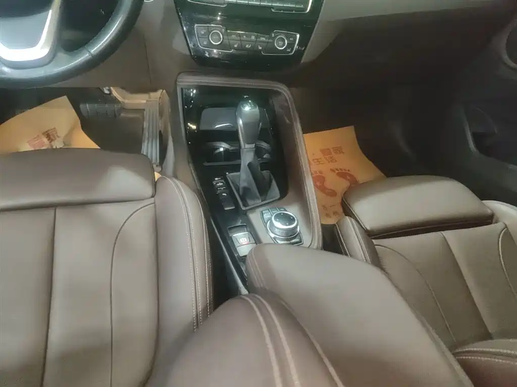 BMW X1 2016 sDrive20Li Luxury Model фото 13