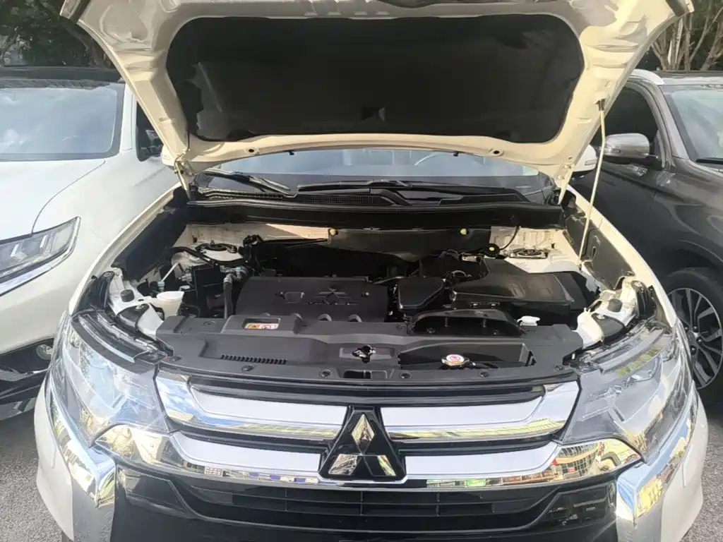 Фото 20 - Mitsubishi Outlander