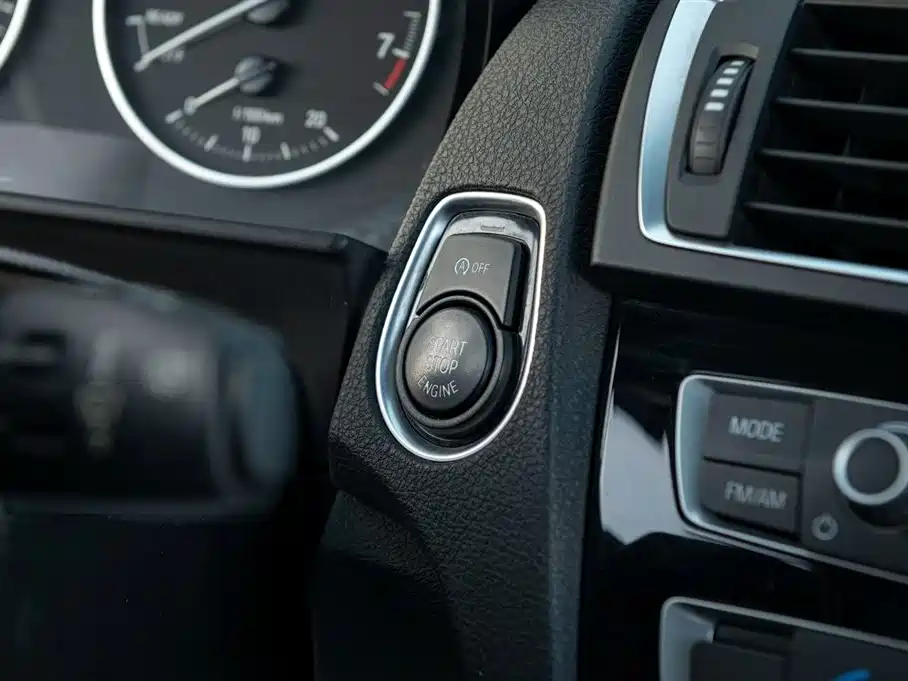 BMW 1 Series (Import) 2015 120i Leading фото 27