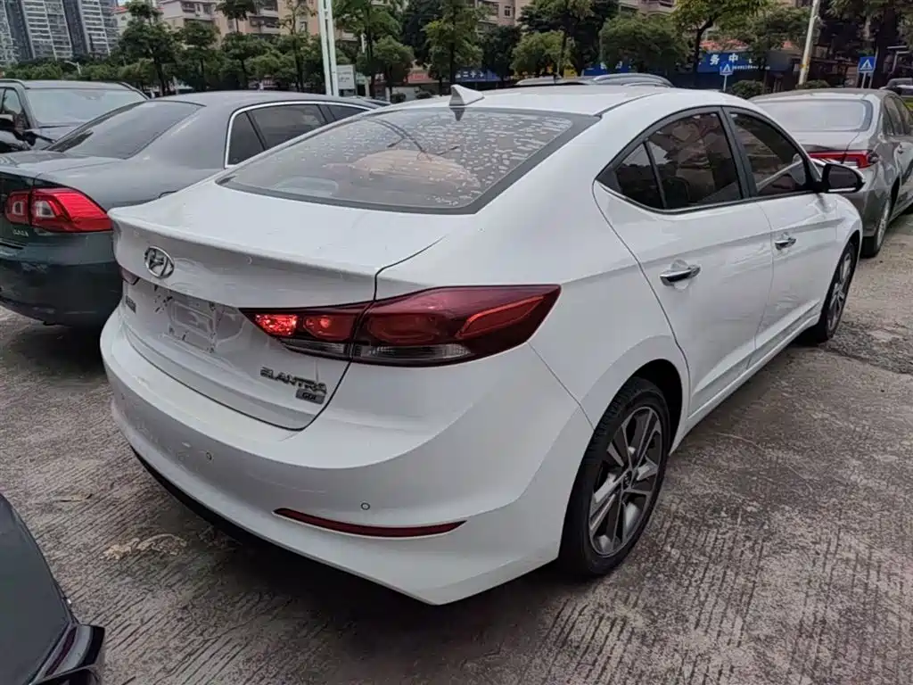 Hyundai Elantra 2016 Model 1.6L Automatic Smart Elite фото 7