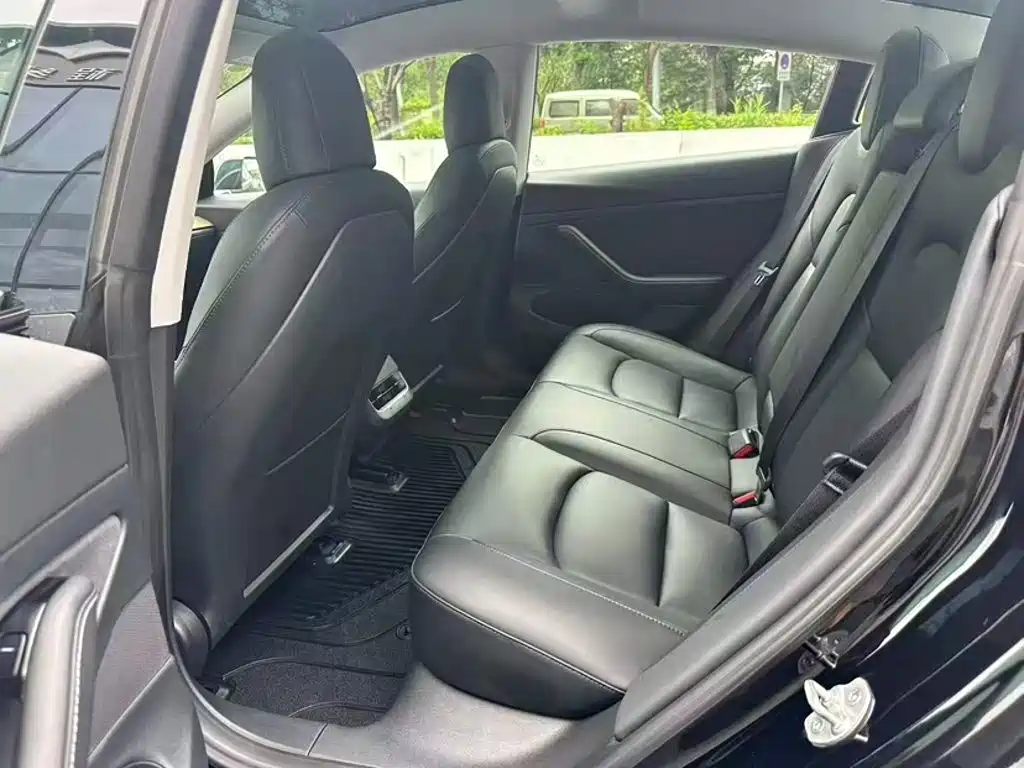 Фото 24 - Tesla Model 3