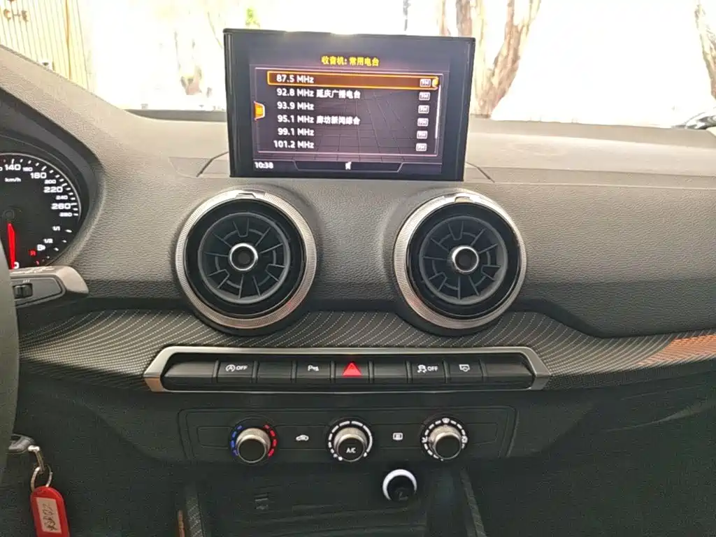 Фото 13 - Audi Q2L