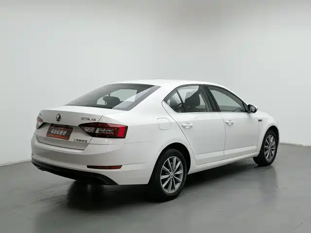 Škoda Octavia 2019 1.5L Manual Comfort Edition — фото 2