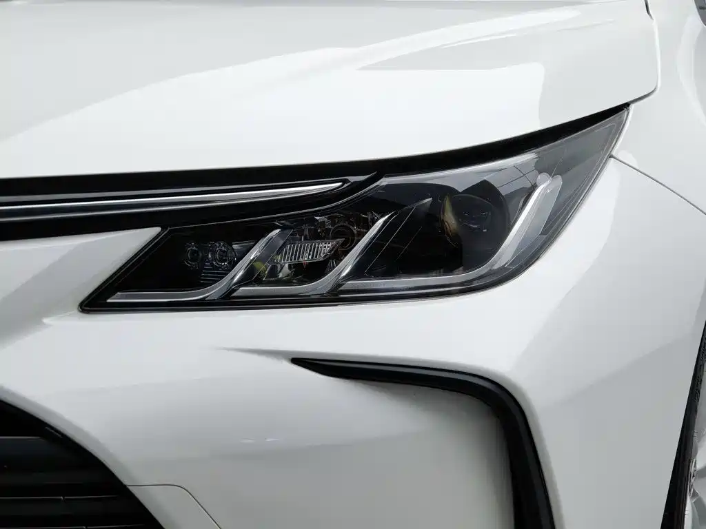 Фото 7 - Toyota Corolla