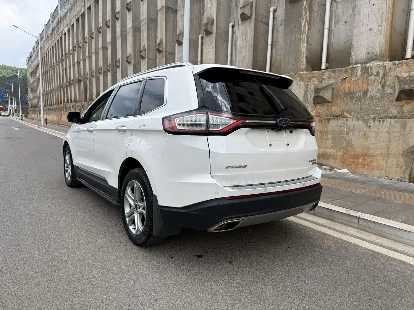 Ford Edge 2019 2018 EcoBoost 245 FWD Luxury 7-seater China V