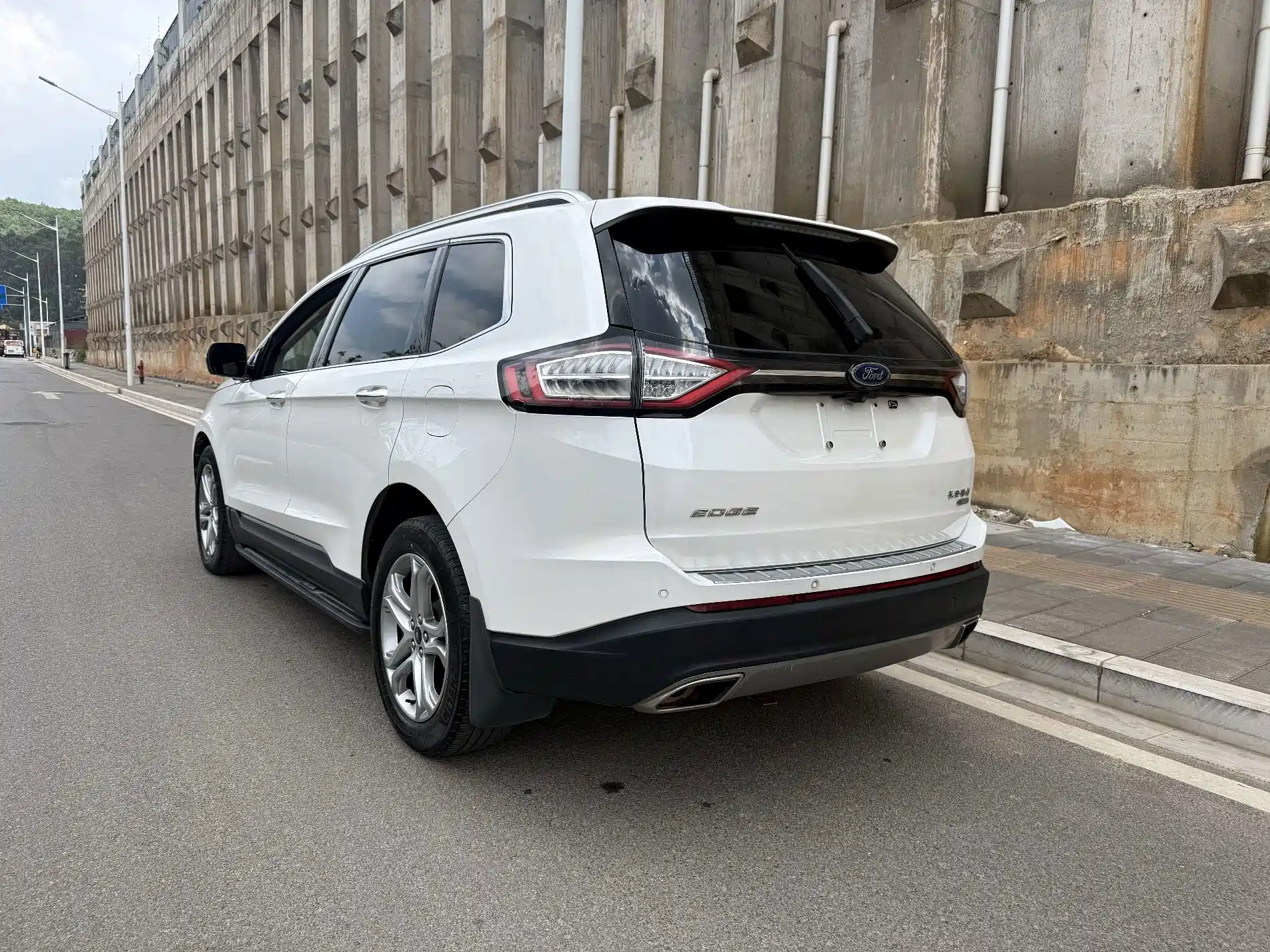 Фото 13 - Ford Edge