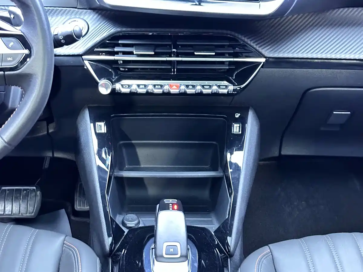 Peugeot 2008 2023 2022 230THP THE ONE