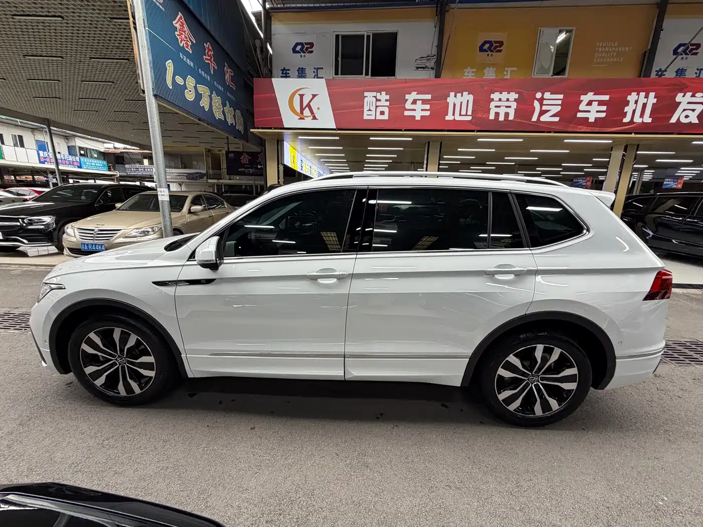 Volkswagen Tiguan L 2024 330TSI Automatic 2WD R-Line Premium Enjoyment Edition фото 8
