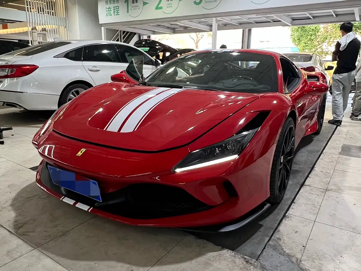 FERRARI F8