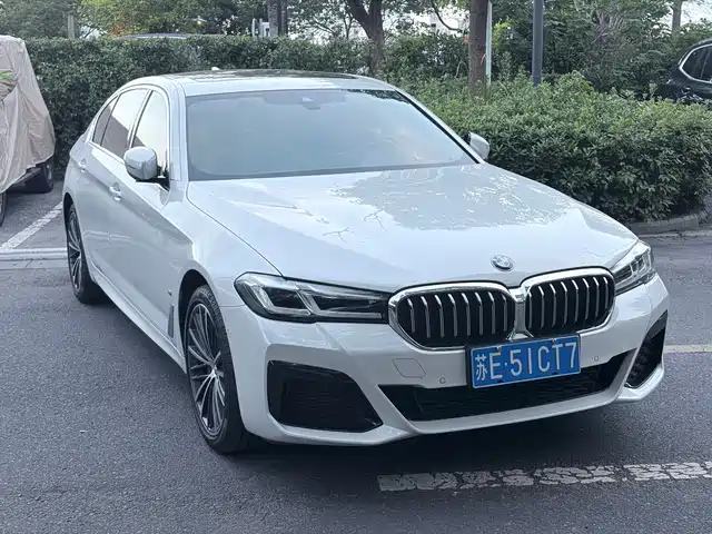 BMW 5 Series 2023 530Li Leading M Sport Package — фото 3