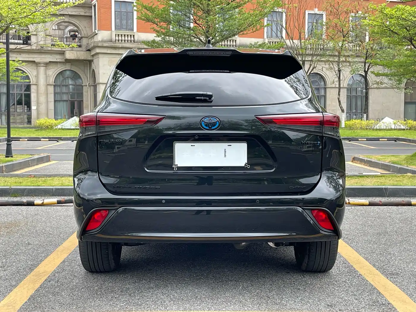 Toyota Highlander 2023 2.5L Smart Hybrid AWD Knight Edition 7-Seater фото 5
