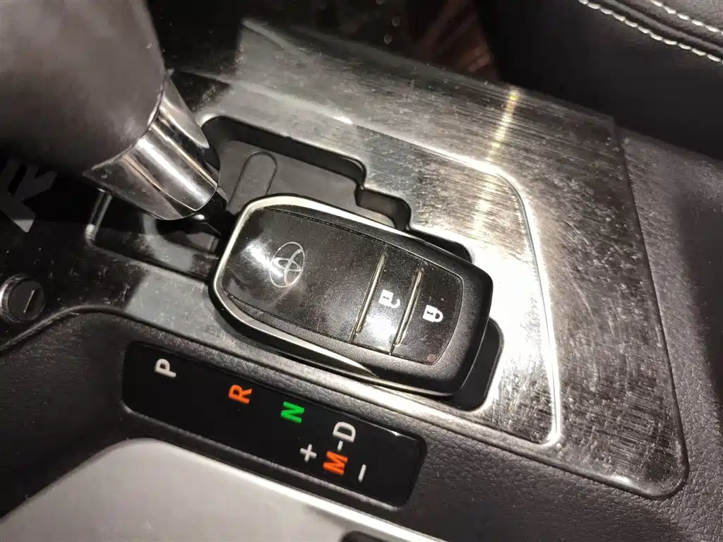 Toyota RAV4 Rongfang 2016 2.0L CVT 2WD Comfort (China V) фото 9