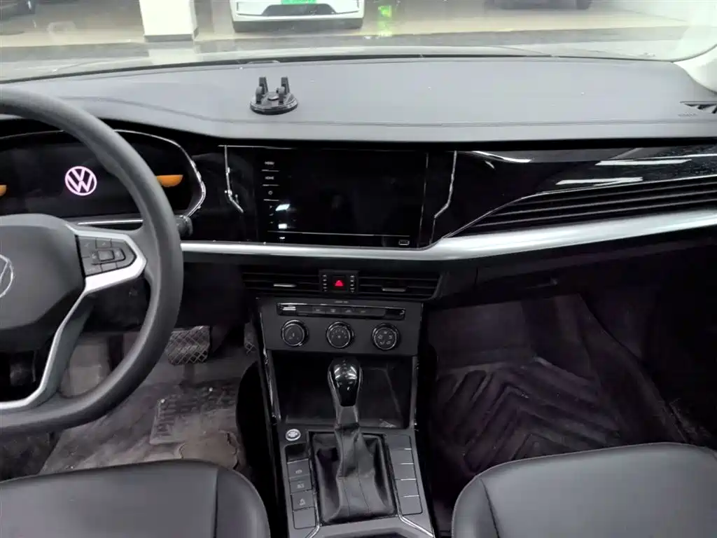 Volkswagen Passat 2025 Outstanding 280TSI Business Edition фото 13