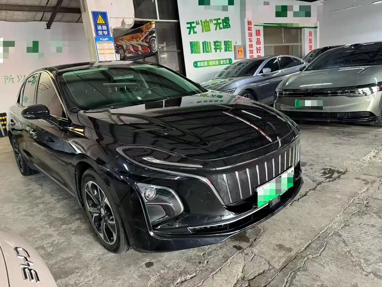 Hongqi E-QM5 2023 Basic Travel Edition фото 3