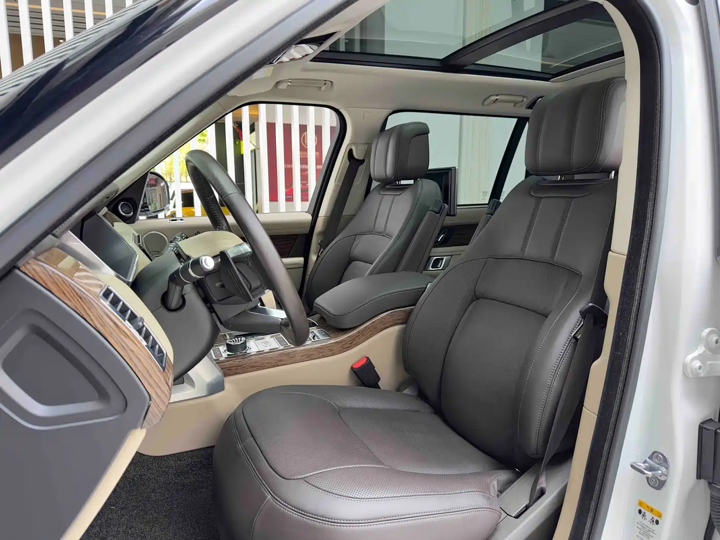 Land Rover Range Rover 2019 3.0 SC V6 Heritage Extended Edition фото 7