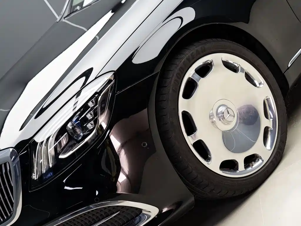 صورة 3 - Mercedes-Benz Maybach S-Class