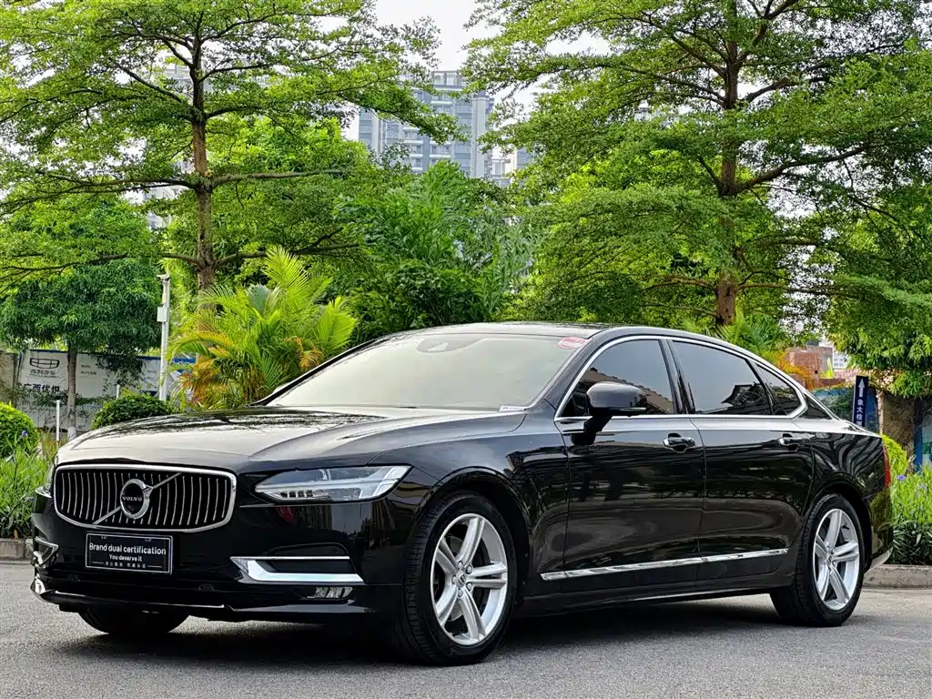 Фото 2 - Volvo S90