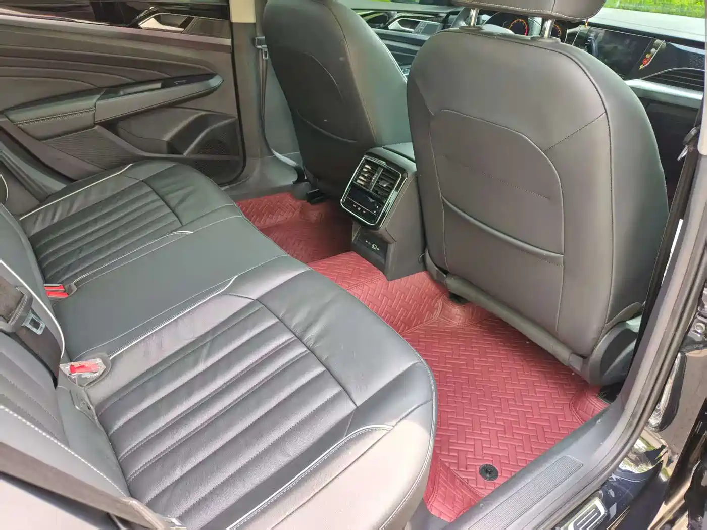 Volkswagen Passat 2022 330TSI Starlight Elite Edition фото 14