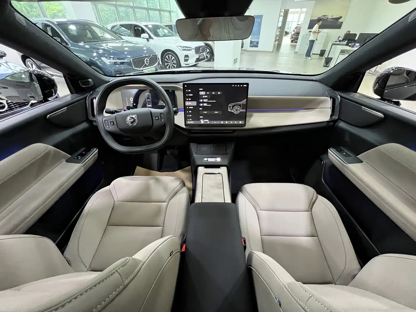 Volvo XC70 Plug-in Hybrid 2026 2025 Standard