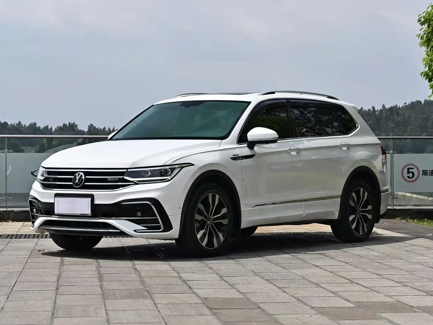 Volkswagen Tiguan L 2023 Facelift 380TSI Auto 4WD R-Line Cross Enjoy Edition 7-Seater